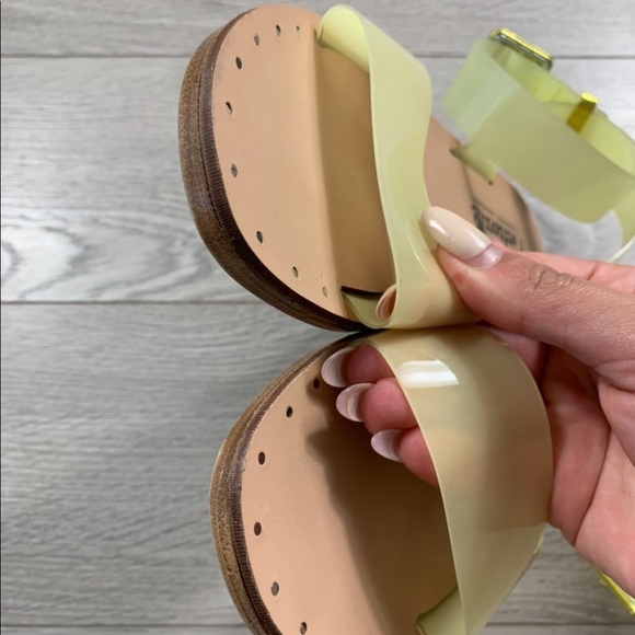L’intervalle Linn Yellow Clear Sandals - Picture 9 of 13